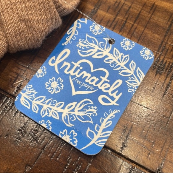 Free People NWT sleeveless ribbed soft and comfy loose fit Tank. - Picture 5 of 8